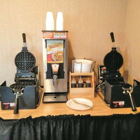 La Quinta Inn By Wyndham Detroit Southgate Esterno foto