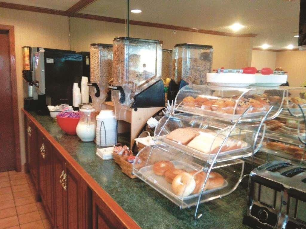 La Quinta Inn By Wyndham Detroit Southgate Esterno foto